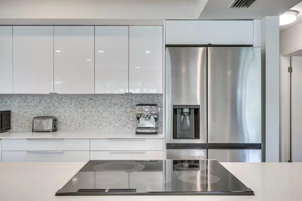 124 SW 2nd Avenue Hallandale Beach, FL 33009