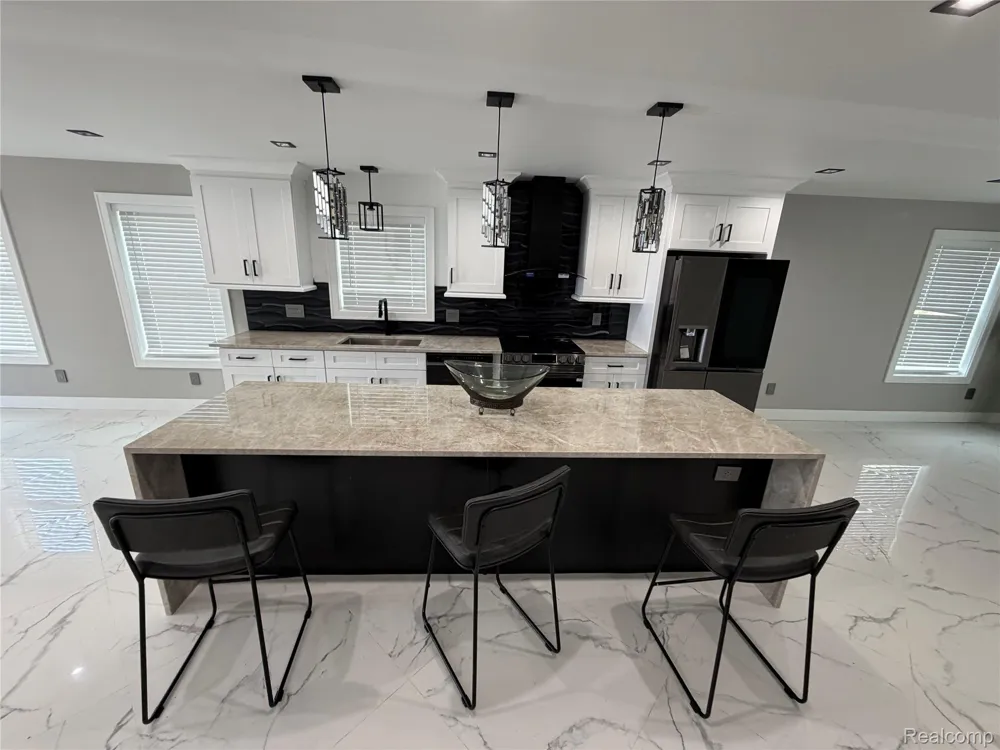 561 E Walled Lake Drive Walled Lake City, MI 48390