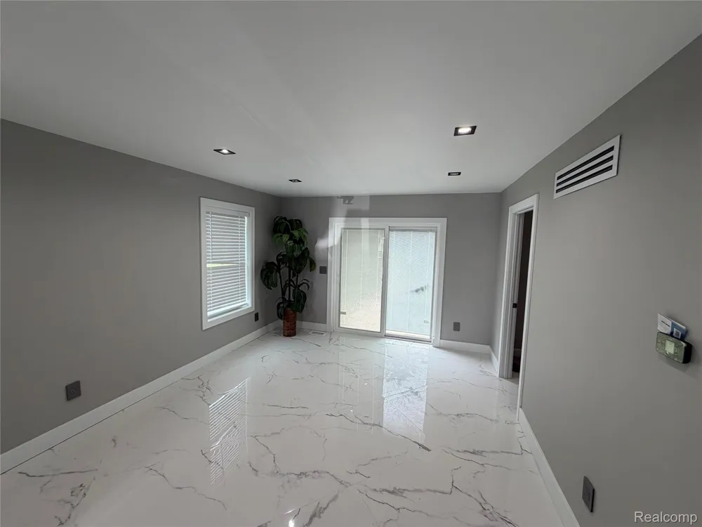 561 E Walled Lake Drive Walled Lake City, MI 48390