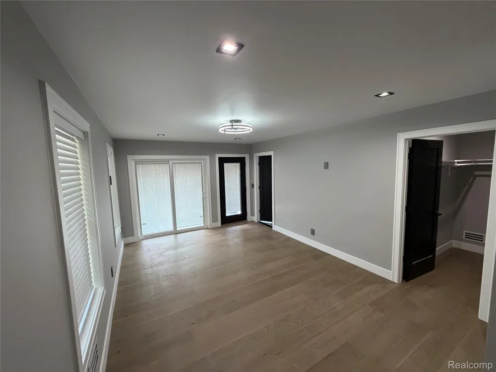 561 E Walled Lake Drive Walled Lake City, MI 48390