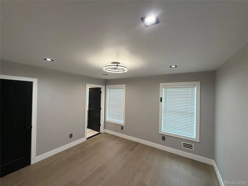 561 E Walled Lake Drive Walled Lake City, MI 48390