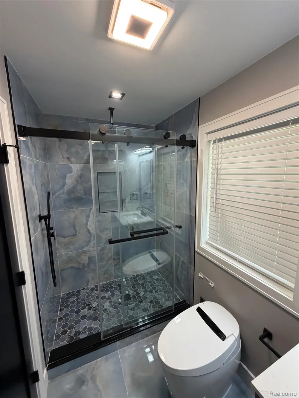 561 E Walled Lake Drive Walled Lake City, MI 48390