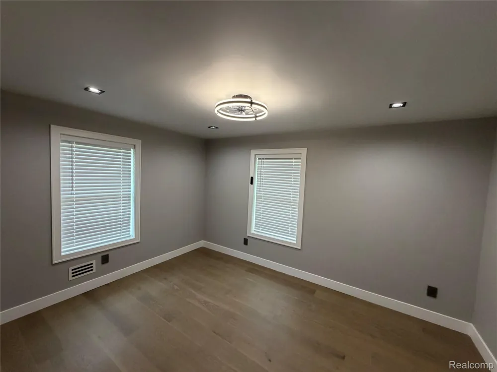 561 E Walled Lake Drive Walled Lake City, MI 48390