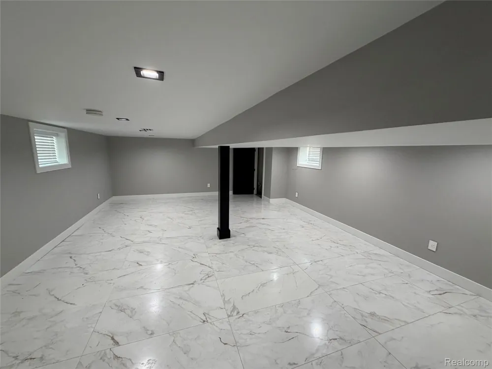 561 E Walled Lake Drive Walled Lake City, MI 48390