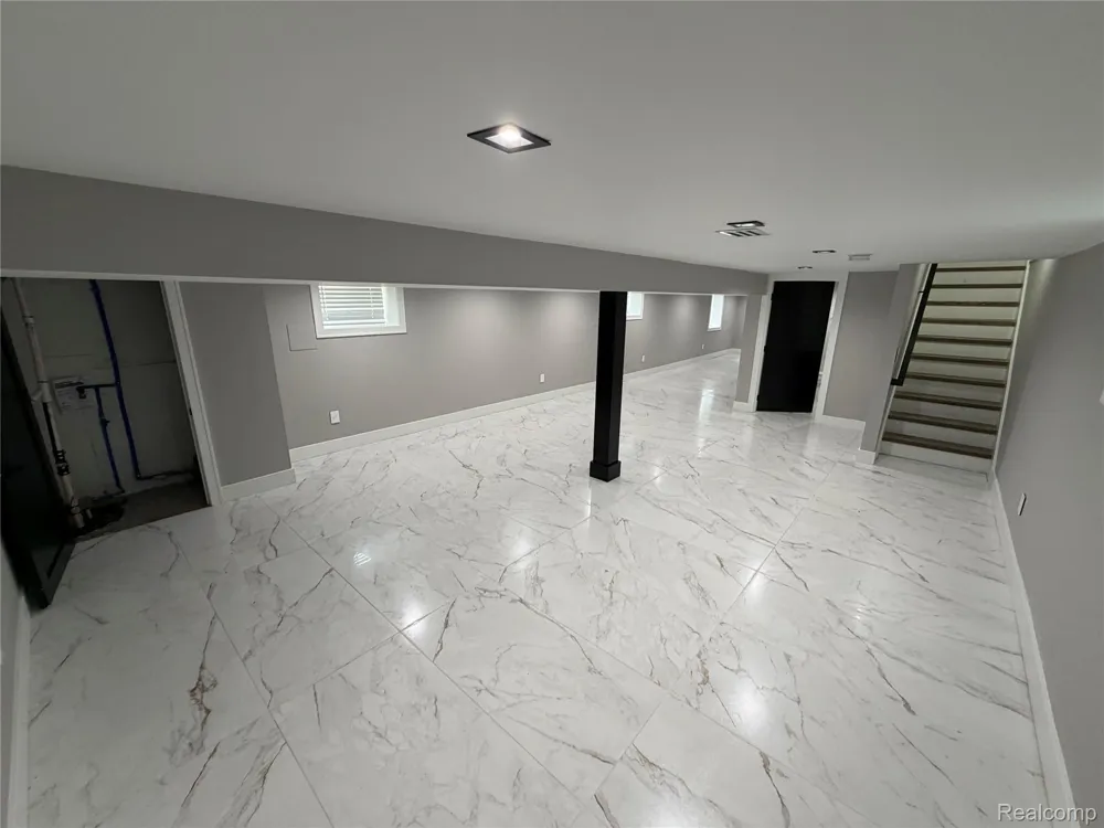 561 E Walled Lake Drive Walled Lake City, MI 48390