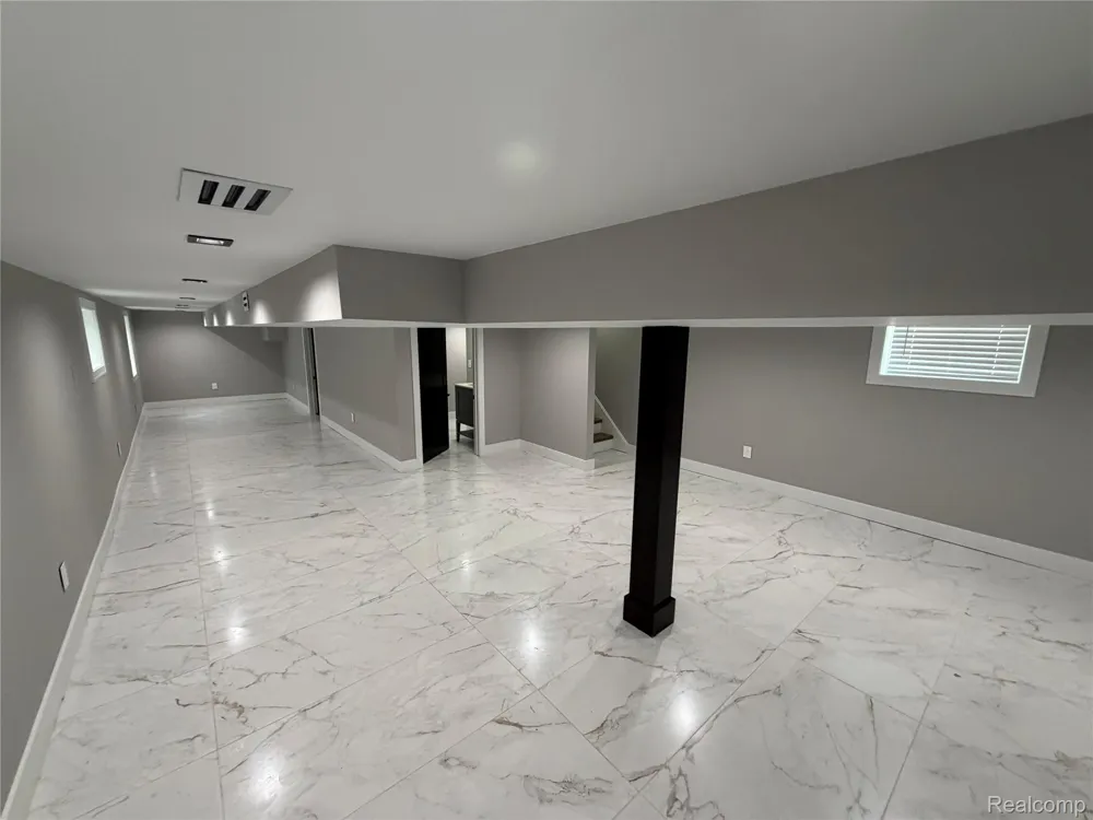 561 E Walled Lake Drive Walled Lake City, MI 48390