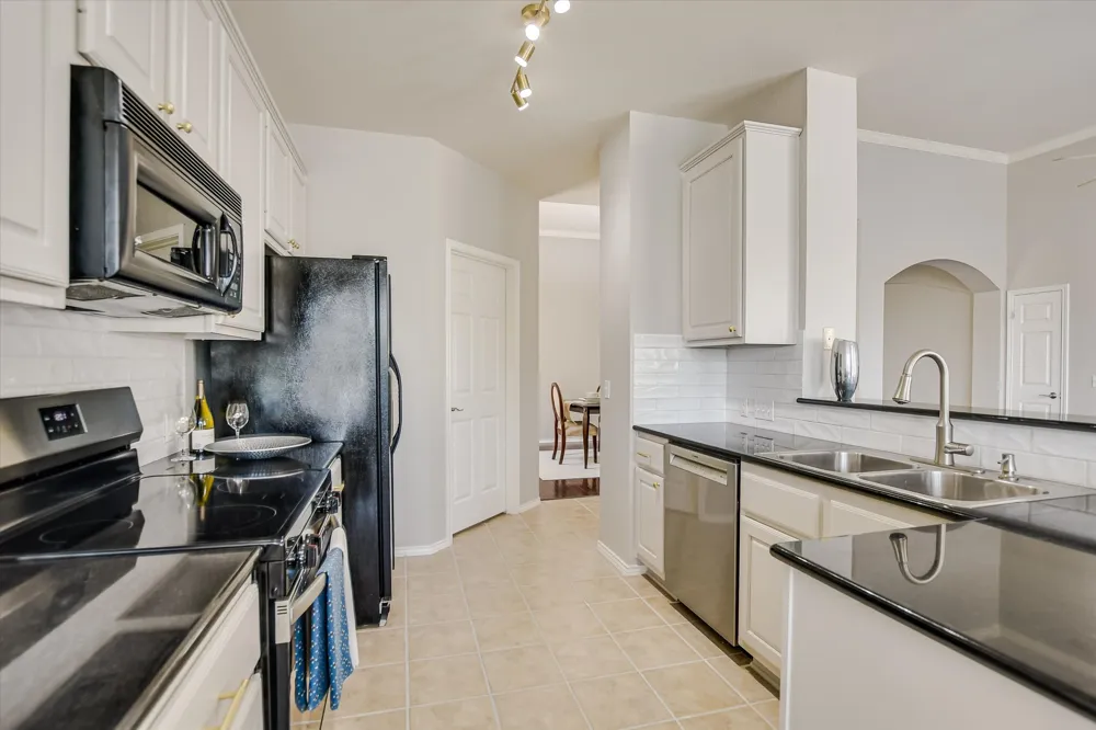 11524 Emerald Falls Drive Austin, TX 78738