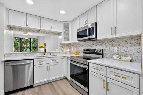5250 SE Seascape Way #102