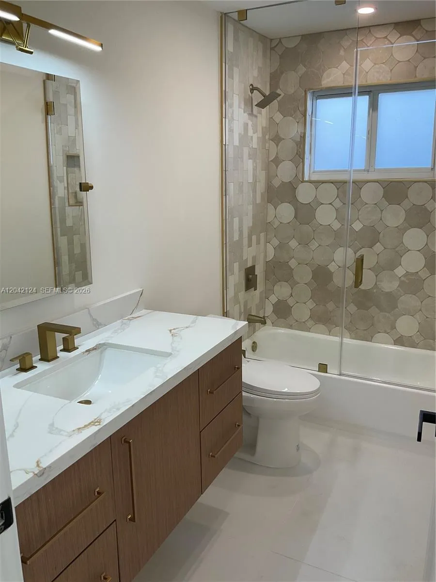 2315 NW 3rd St Miami, FL 33125