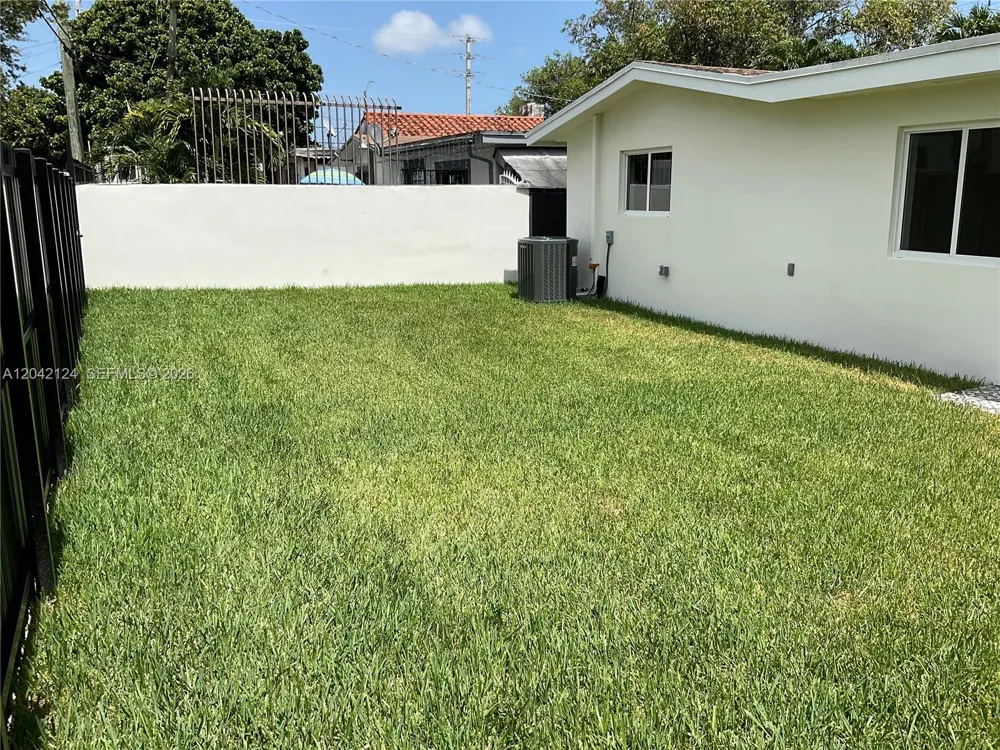 2315 NW 3rd St Miami, FL 33125