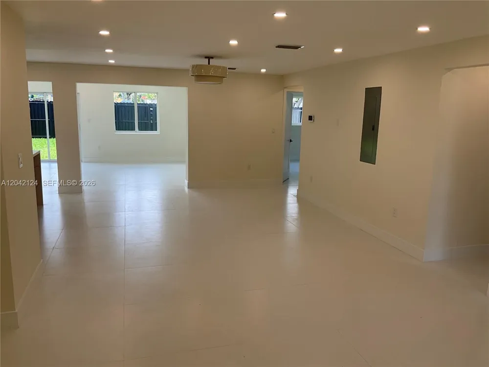 2315 NW 3rd St Miami, FL 33125
