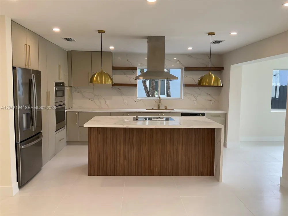 2315 NW 3rd St Miami, FL 33125