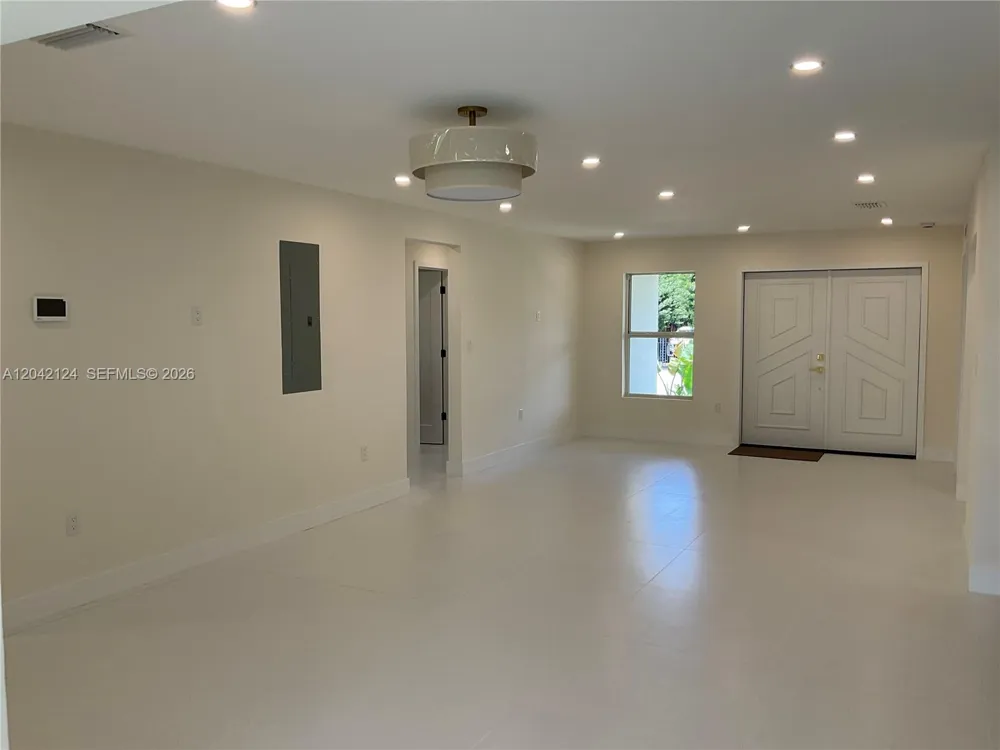 2315 NW 3rd St Miami, FL 33125