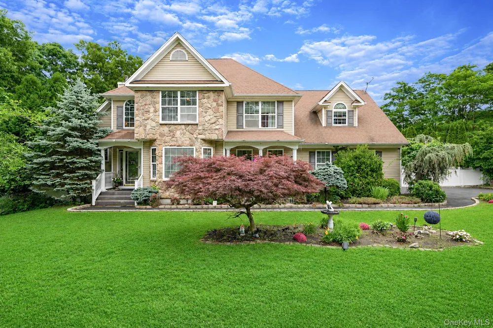17 Holmes Avenue Eastport, NY 11941