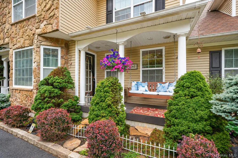 17 Holmes Avenue Eastport, NY 11941