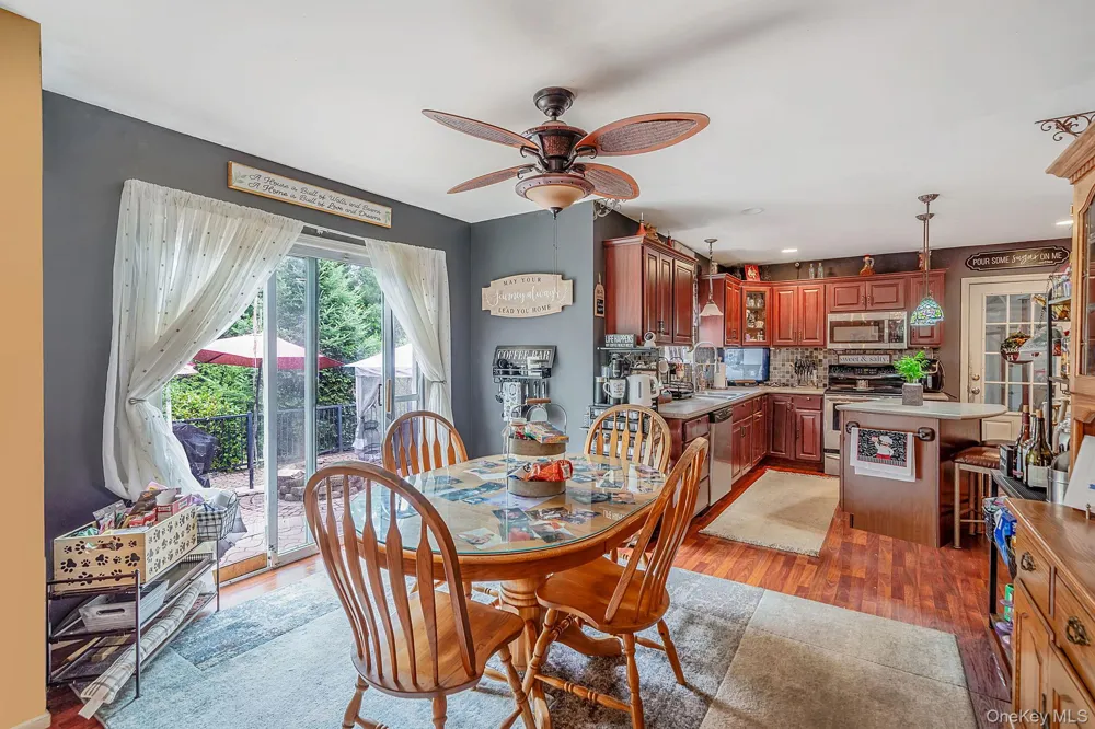 17 Holmes Avenue Eastport, NY 11941
