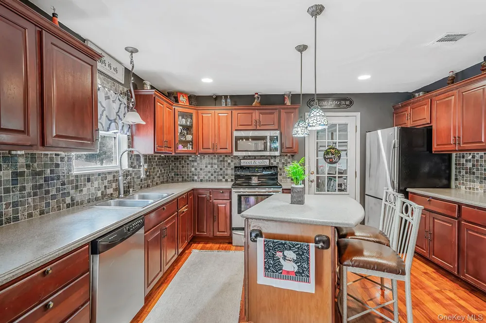 17 Holmes Avenue Eastport, NY 11941