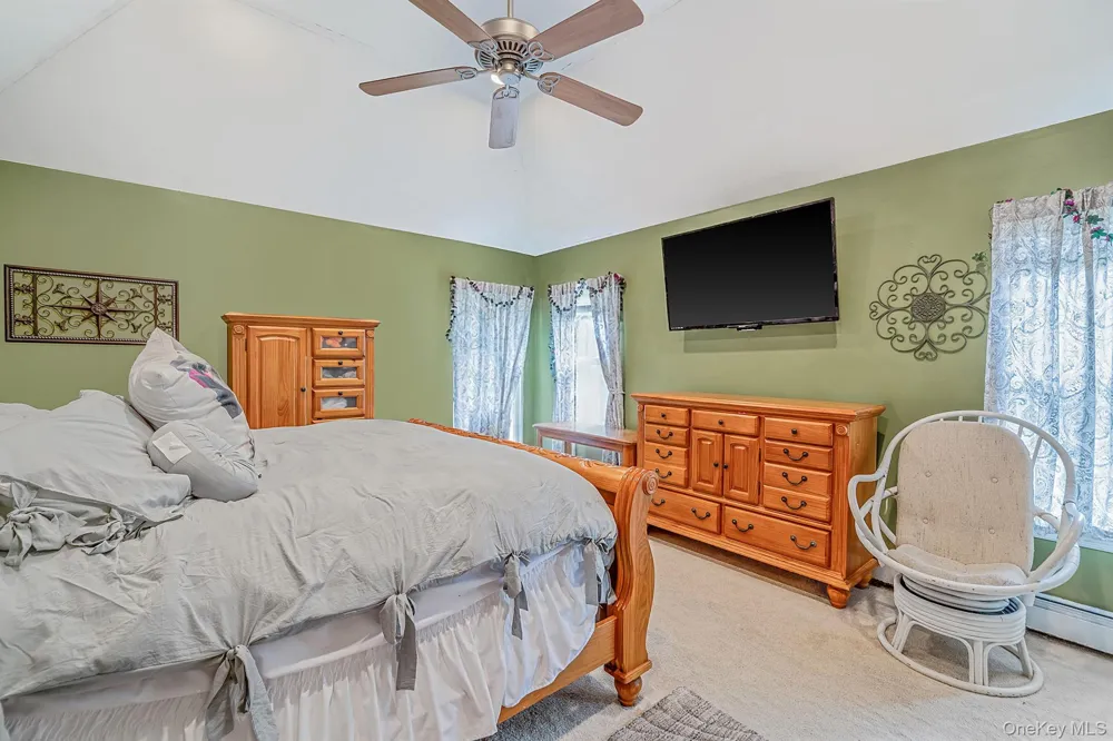 17 Holmes Avenue Eastport, NY 11941
