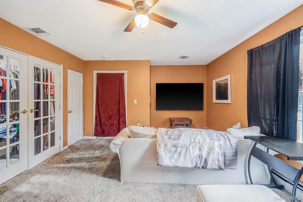 17 Holmes Avenue Eastport, NY 11941