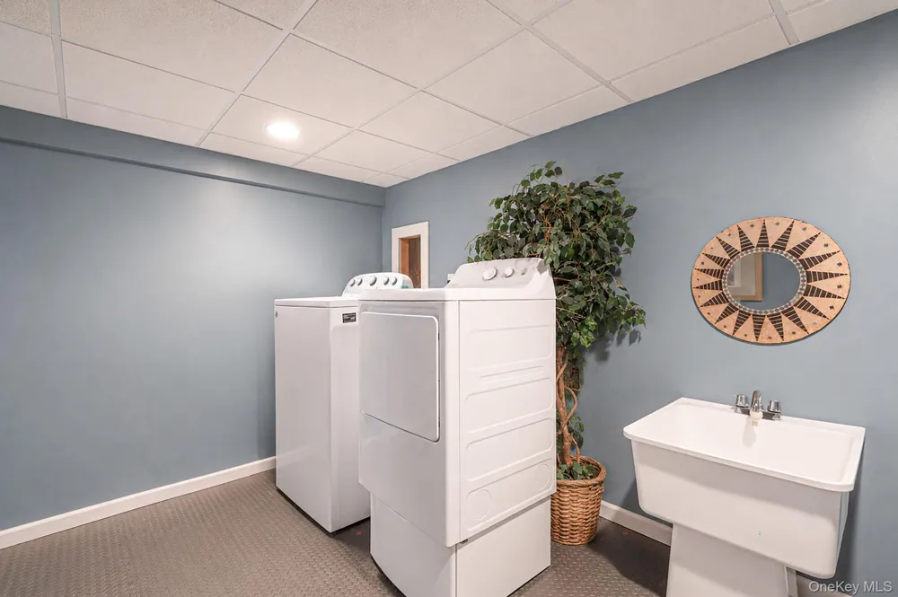 17 Holmes Avenue Eastport, NY 11941