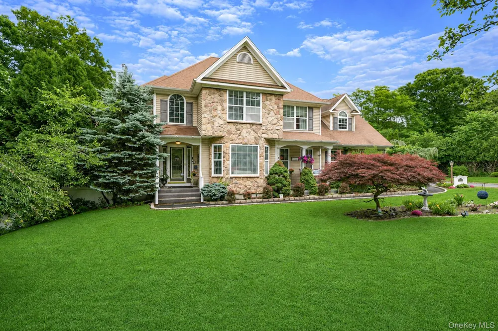 17 Holmes Avenue Eastport, NY 11941