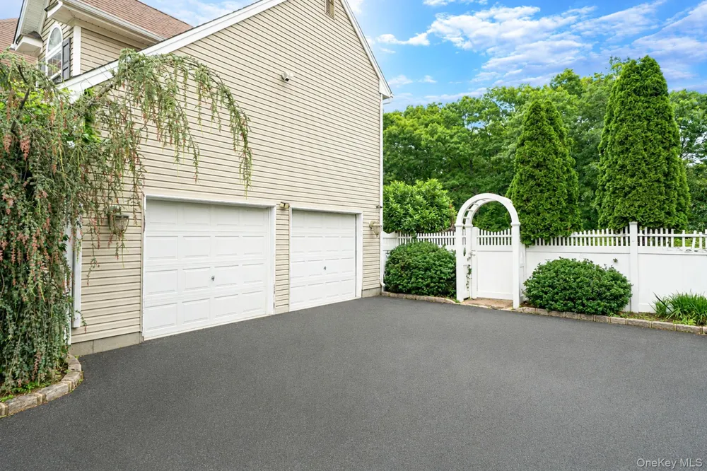 17 Holmes Avenue Eastport, NY 11941