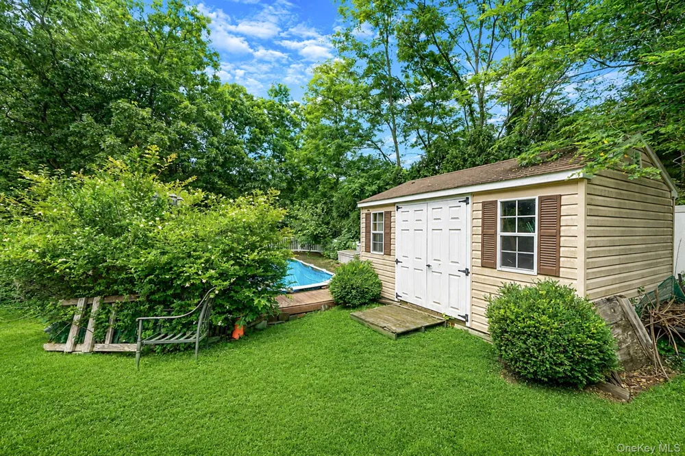 17 Holmes Avenue Eastport, NY 11941