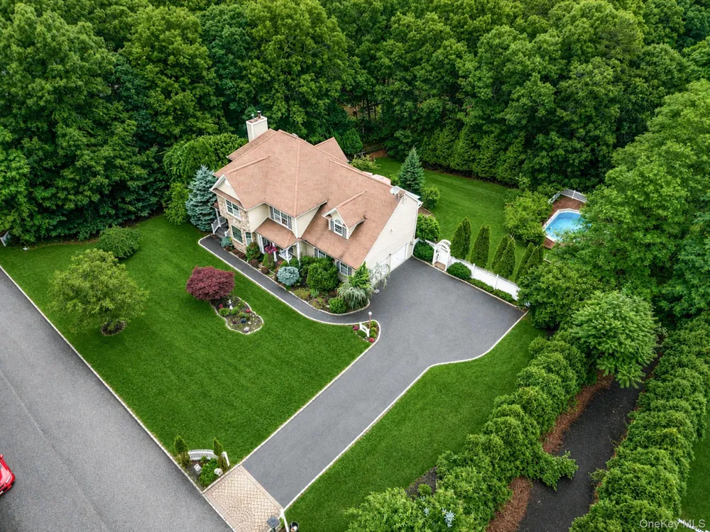 17 Holmes Avenue Eastport, NY 11941