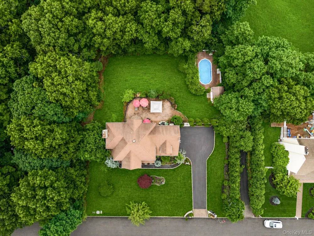 17 Holmes Avenue Eastport, NY 11941