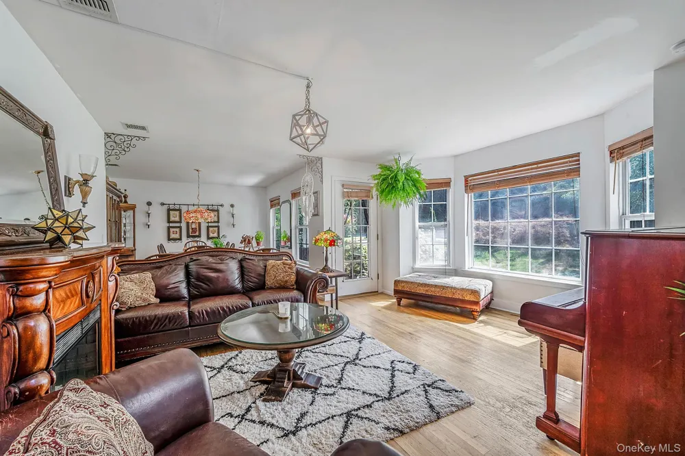 17 Holmes Avenue Eastport, NY 11941