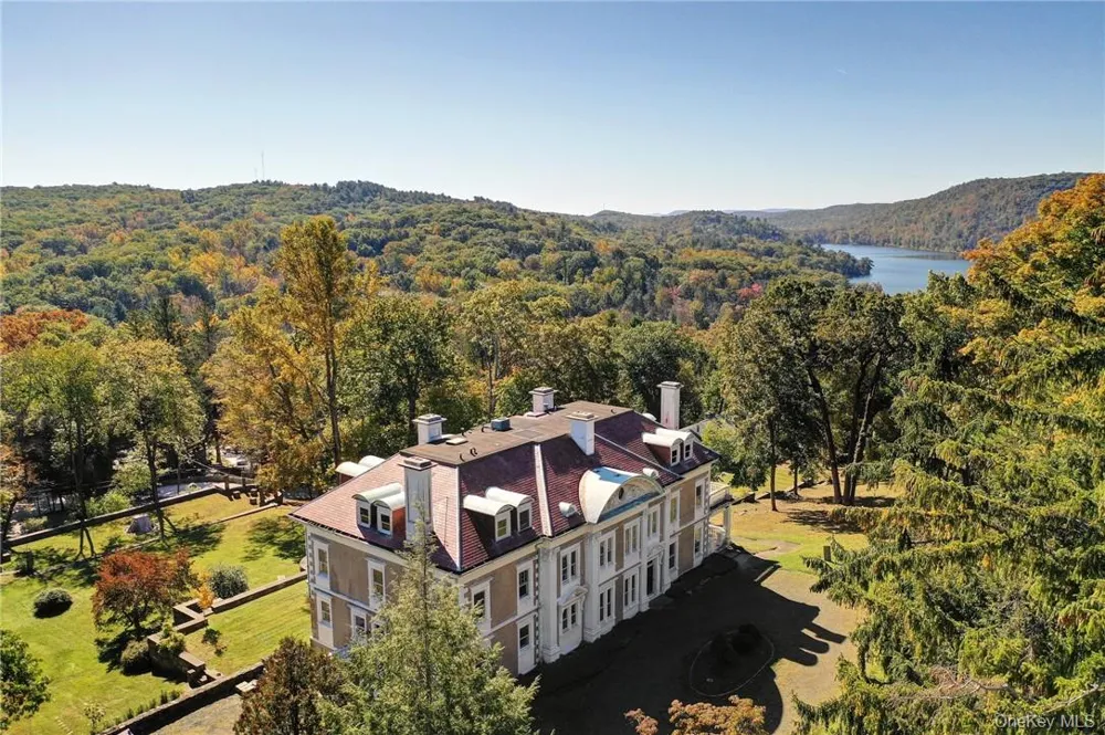 118 Tower Hill Road W Tuxedo Park, NY 10987