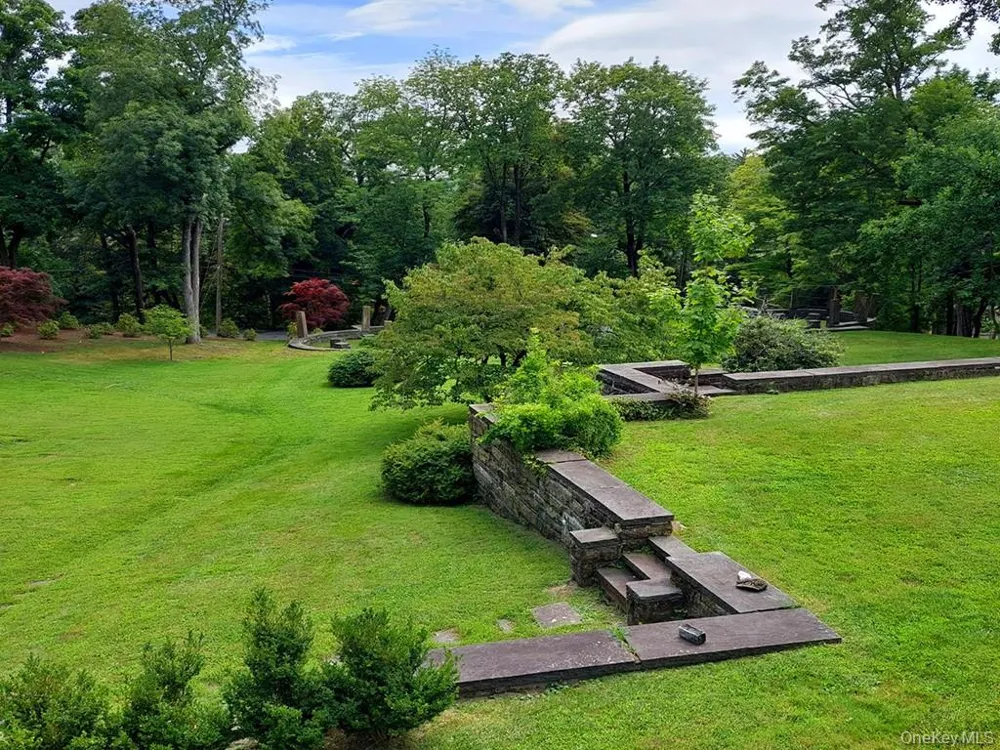 118 Tower Hill Road W Tuxedo Park, NY 10987
