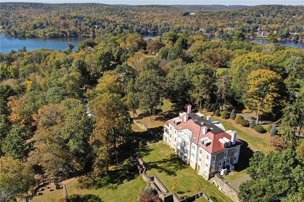 118 Tower Hill Road W Tuxedo Park, NY 10987