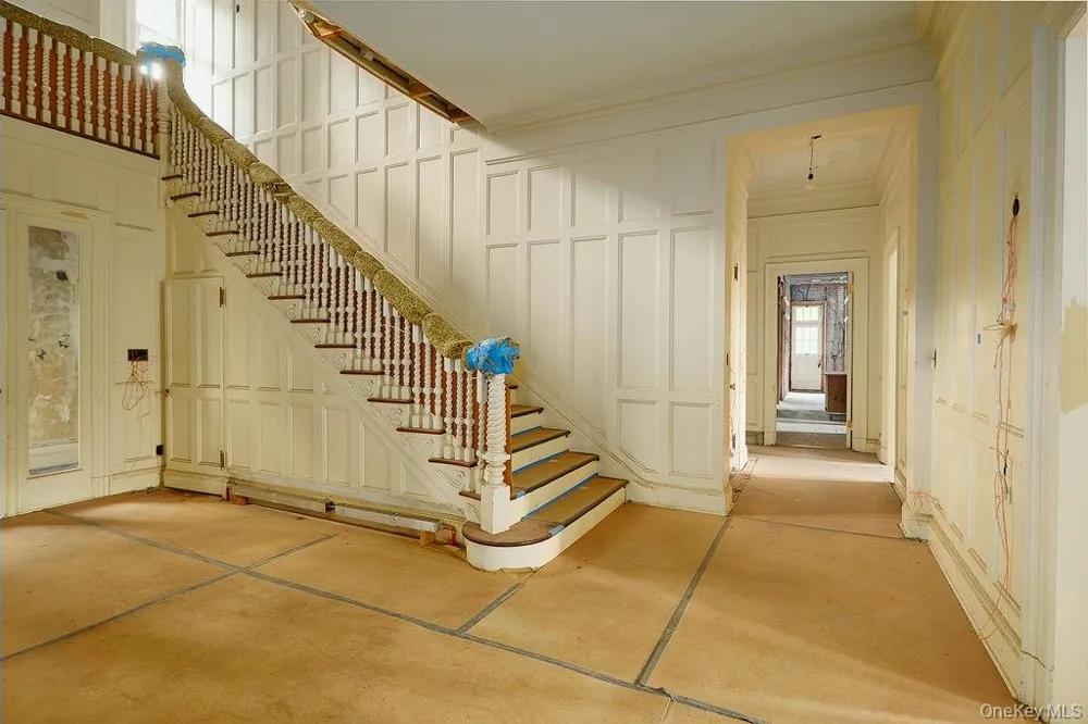 118 Tower Hill Road W Tuxedo Park, NY 10987