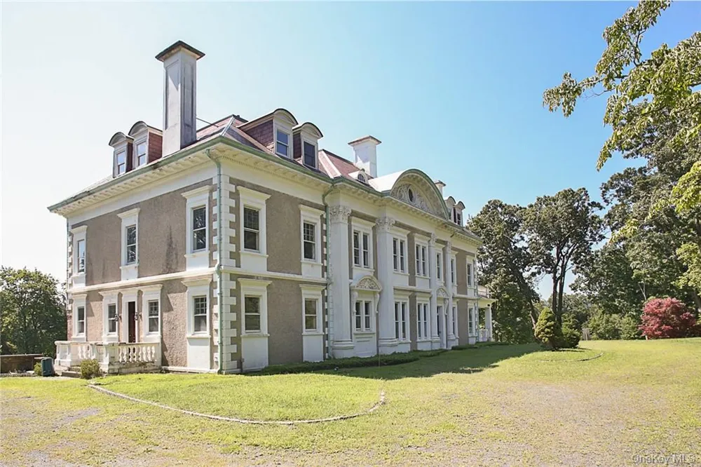 118 Tower Hill Road W Tuxedo Park, NY 10987