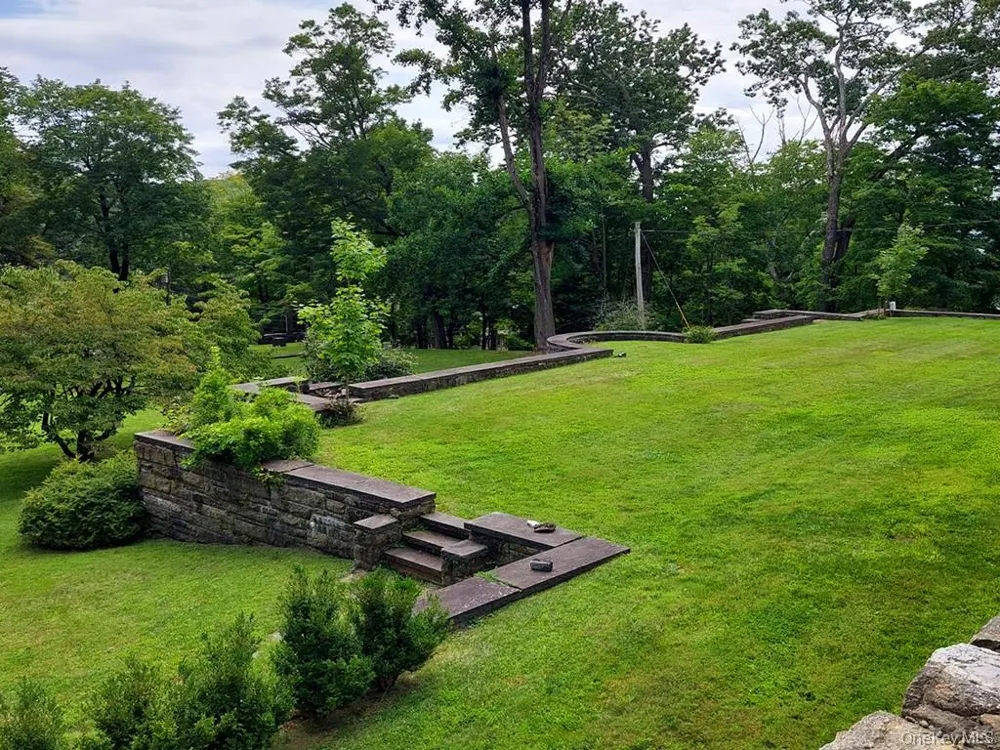 118 Tower Hill Road W Tuxedo Park, NY 10987