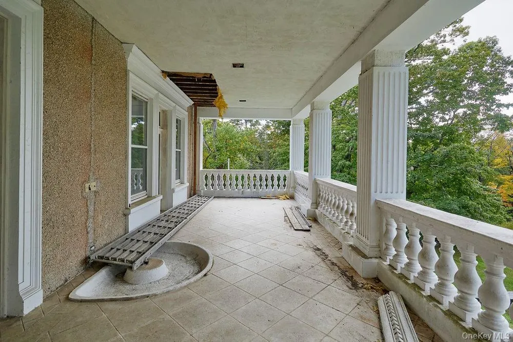 118 Tower Hill Road W Tuxedo Park, NY 10987