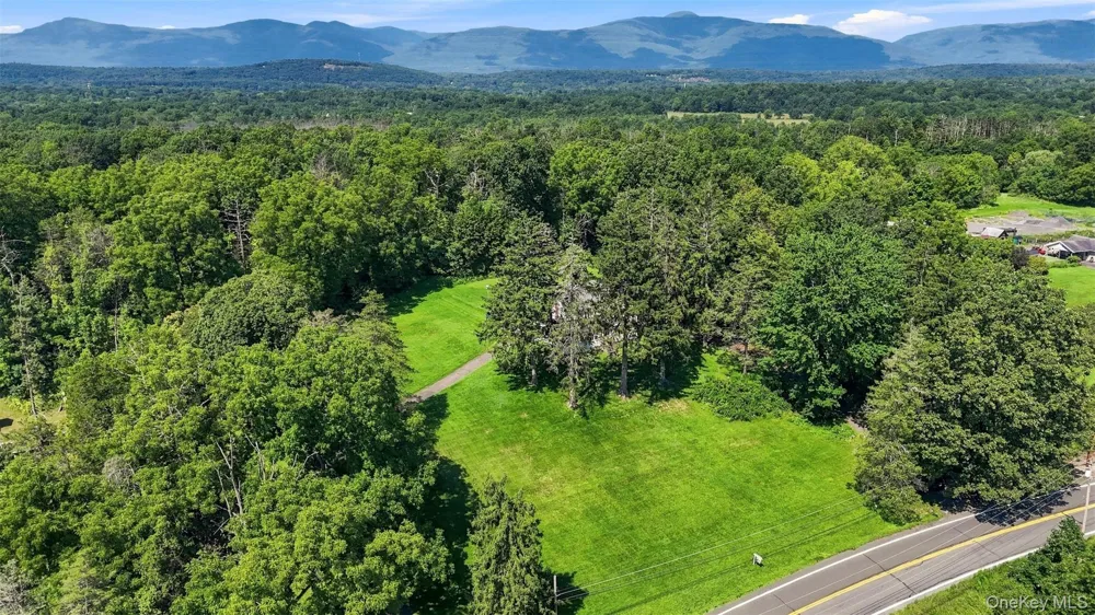 4073 Route 9W Saugerties, NY 12477