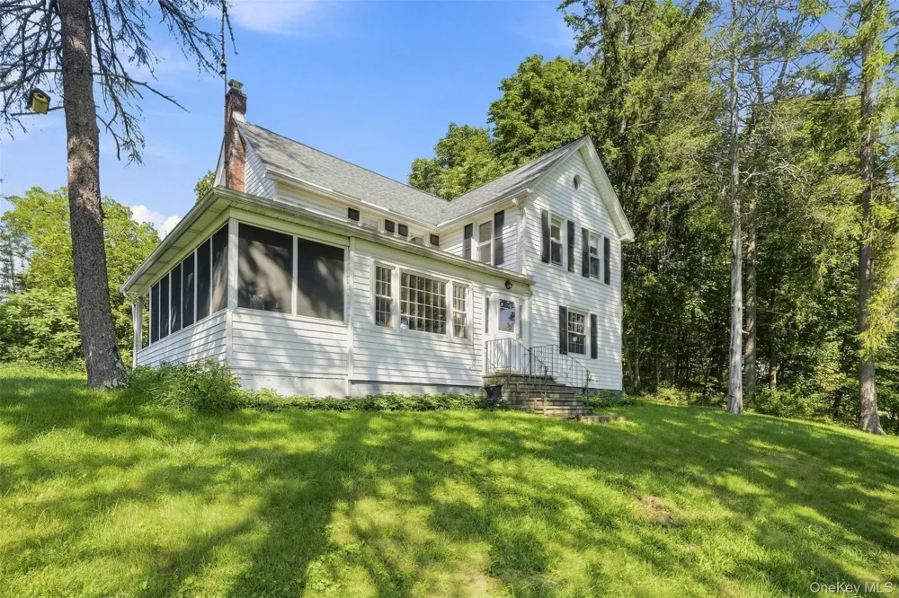 4073 Route 9W Saugerties, NY 12477