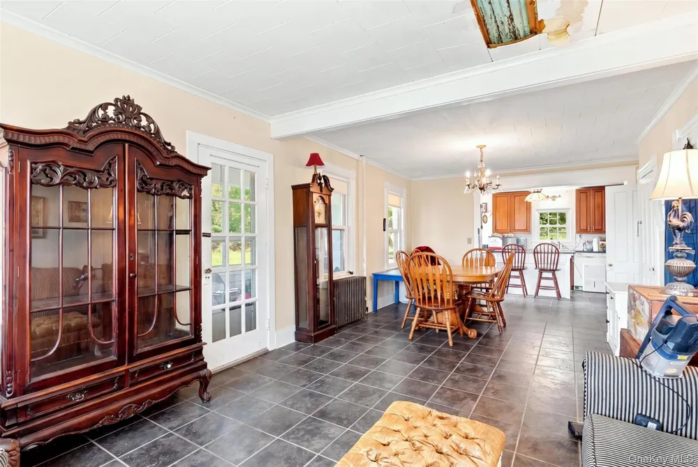 4073 Route 9W Saugerties, NY 12477