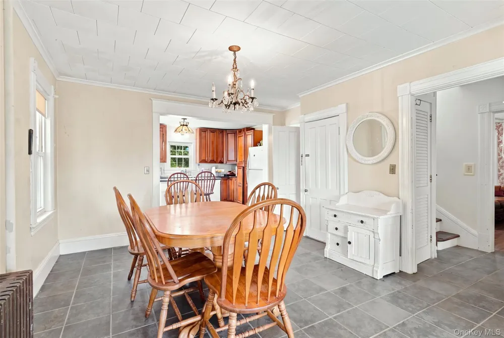 4073 Route 9W Saugerties, NY 12477