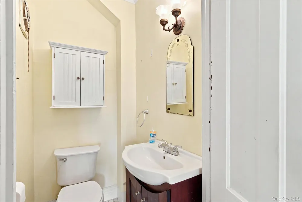 4073 Route 9W Saugerties, NY 12477