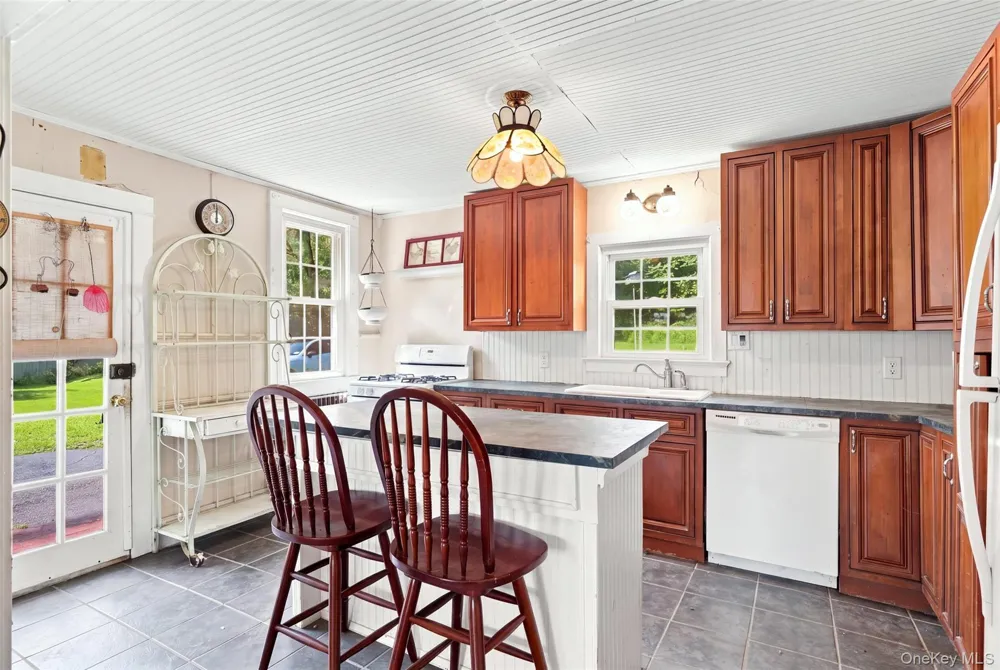 4073 Route 9W Saugerties, NY 12477
