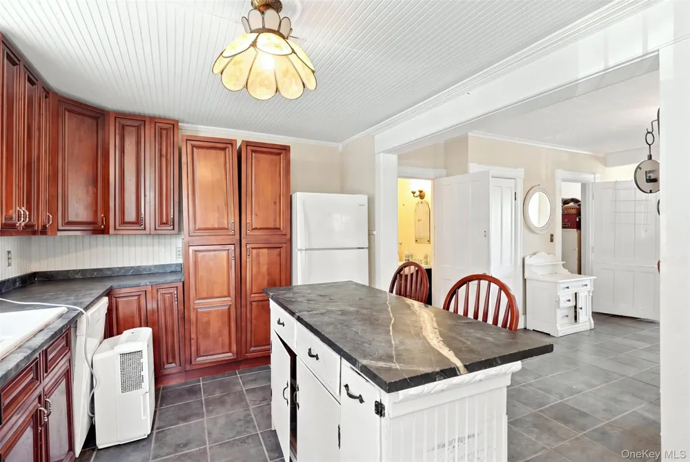 4073 Route 9W Saugerties, NY 12477