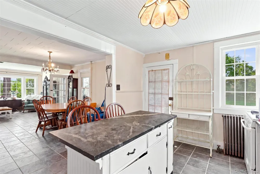 4073 Route 9W Saugerties, NY 12477