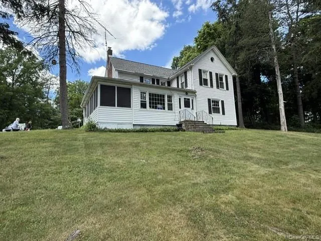4073 Route 9W Saugerties, NY 12477