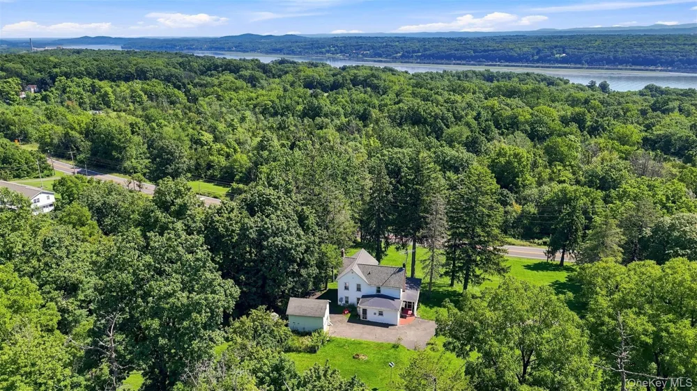 4073 Route 9W Saugerties, NY 12477