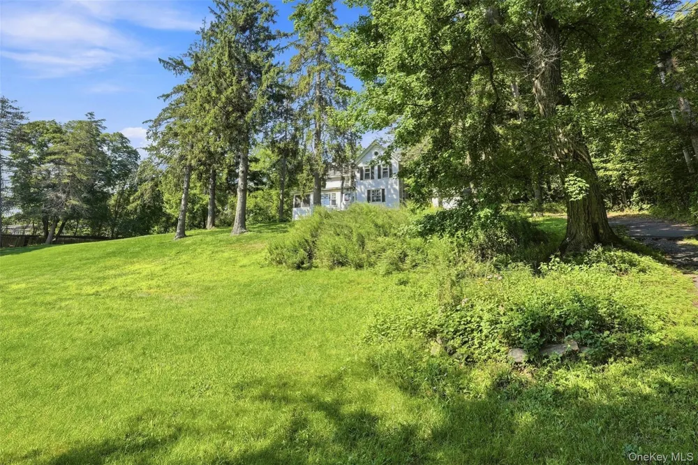 4073 Route 9W Saugerties, NY 12477