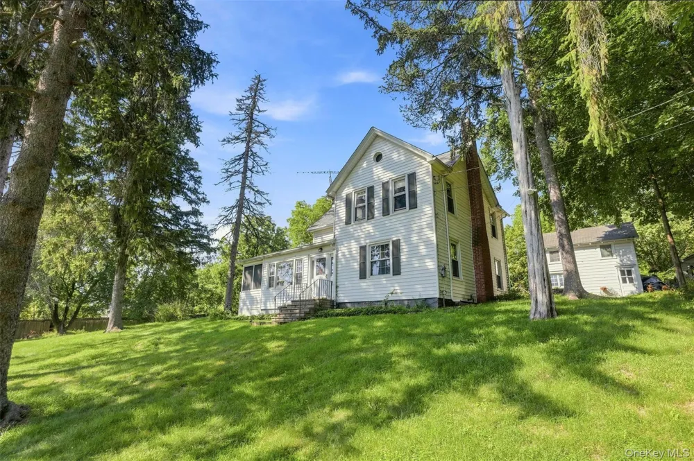 4073 Route 9W Saugerties, NY 12477