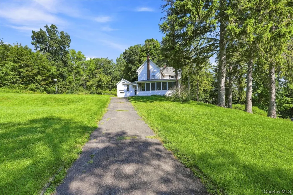 4073 Route 9W Saugerties, NY 12477